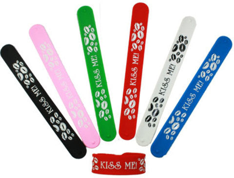 kiss-me-silicone-snap-on-bracelet