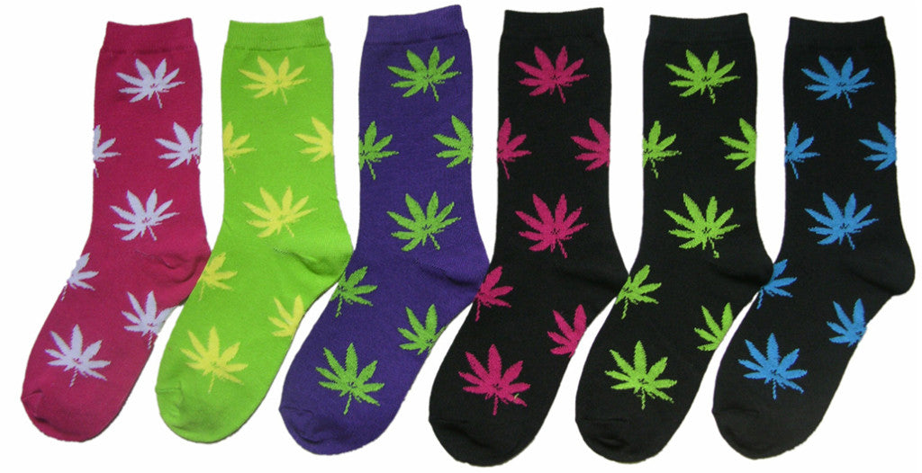 women's-novelty-crew-socks----leaf-prints---size-9-11