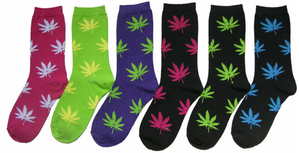 women's-novelty-crew-socks----leaf-prints---size-9-11